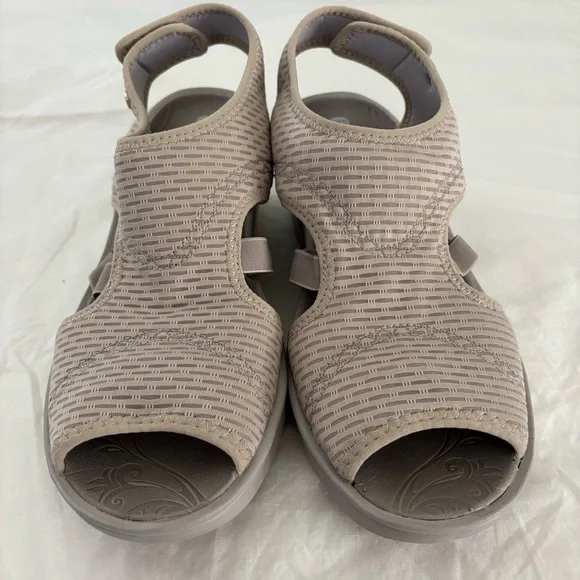 BZees Dream Sandal Beige 9.5 Synthetic Sole Hook and Loop Closure Machine Wash - Picture 4 of 14